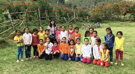 Pù Bin cooperates with UNIS school for service learning